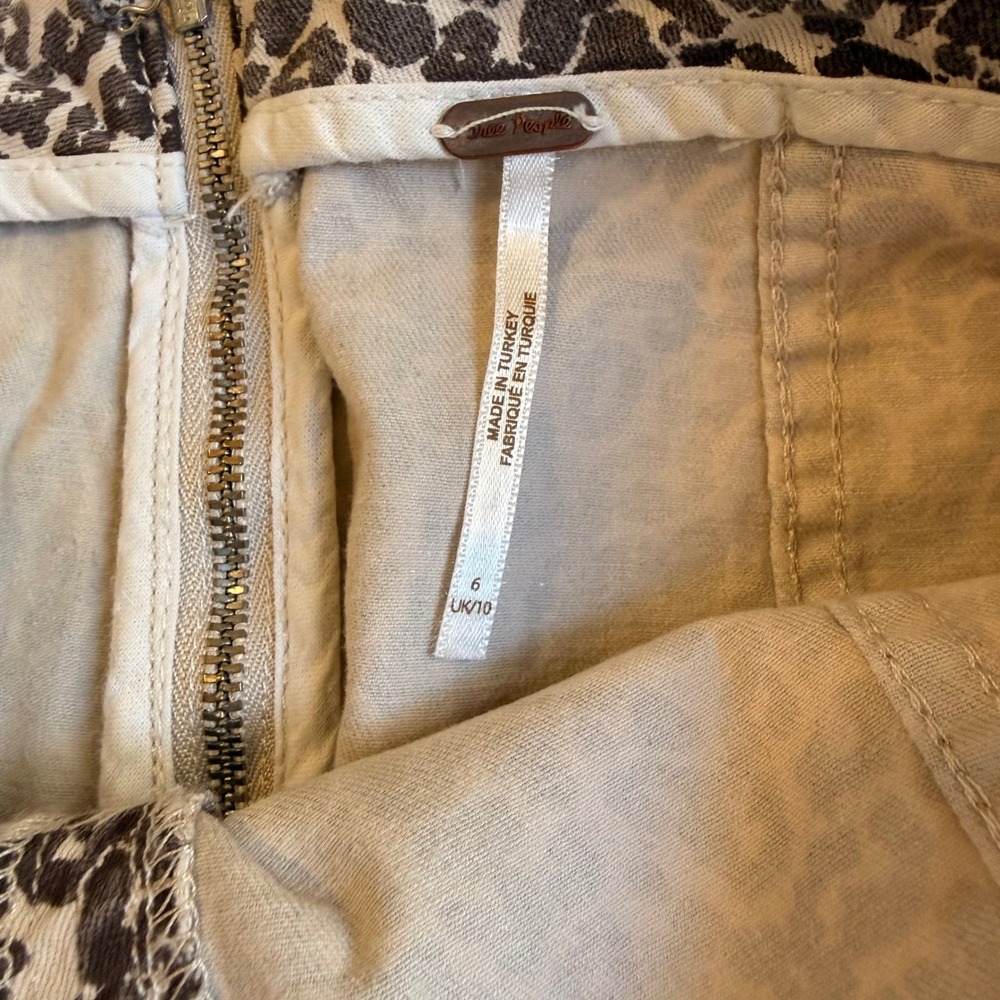 Free People Brown Leopard Print Stretch Denim Mini Skirt Size 6 Full Back Zip - Picture 4 of 8